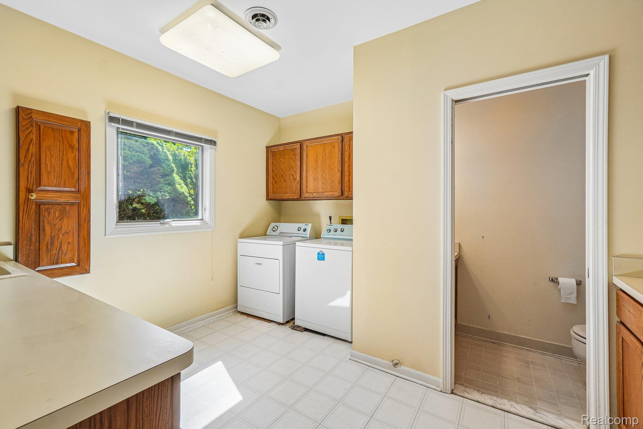 4523 Rivers Edge Drive Troy, MI 48098 - Photo 25 of 66 25-web-or-mls-Rivers Edge Dr-S0306-025.jpg
