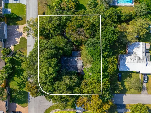 a view of a house with a tree