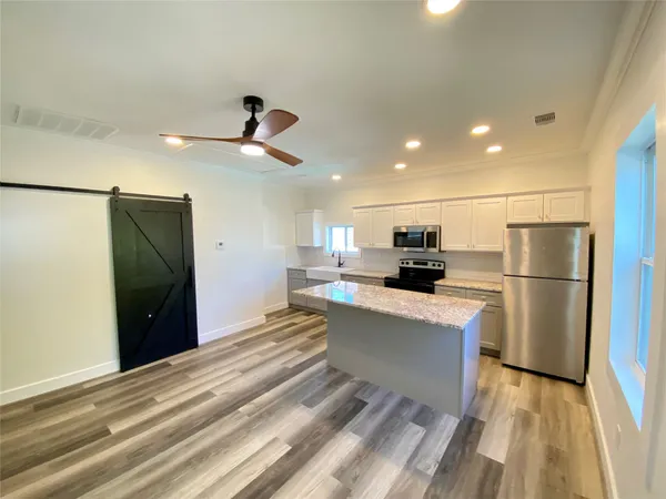 $950 | 2001 29th Street, Unit REAR, Galveston, TX 77550