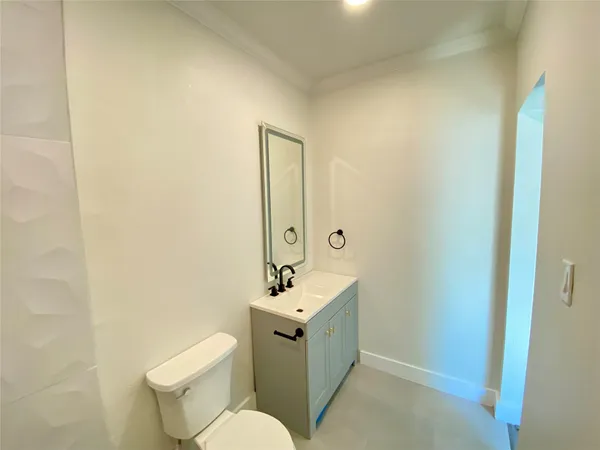 $950 | 2001 29th Street, Unit REAR, Galveston, TX 77550