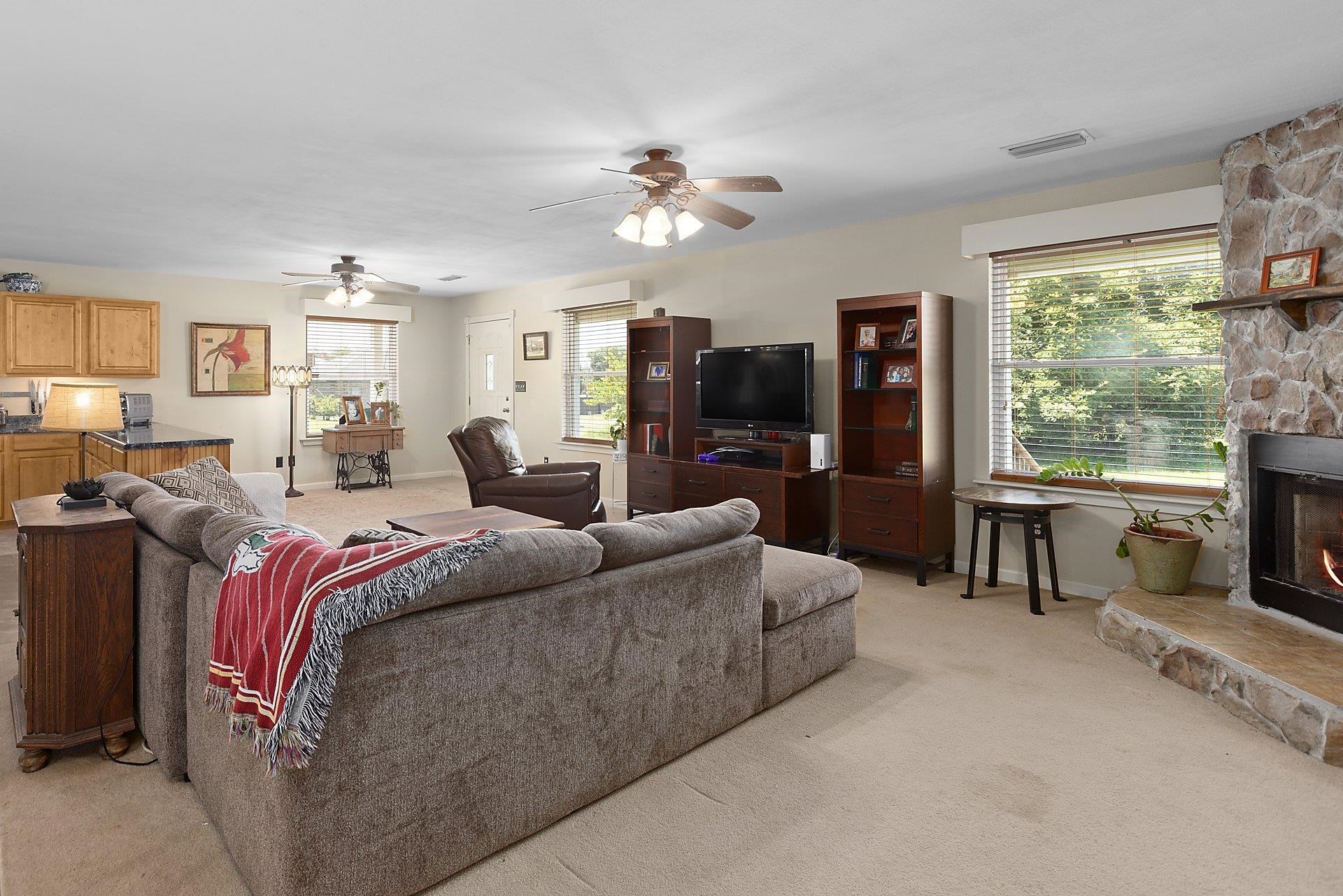 24675 Ulrich Lane Elberta, AL 36530 - Photo 7 of 21 Living Area