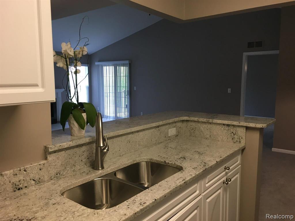 3609 Oakmonte Boulevard, Unit 36 Rochester, MI 48306 - Photo 5 of 20