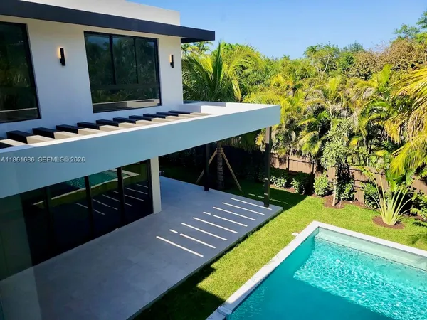$4,695,000 | 6250 Southwest 78th Street, South Miami, FL 33143