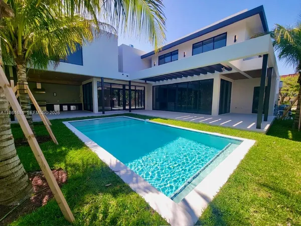 $4,695,000 | 6250 Southwest 78th Street, South Miami, FL 33143