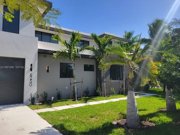 $4,695,000 | 6250 Southwest 78th Street, South Miami, FL 33143