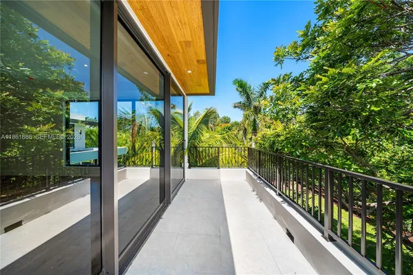 $4,695,000 | 6250 Southwest 78th Street, South Miami, FL 33143