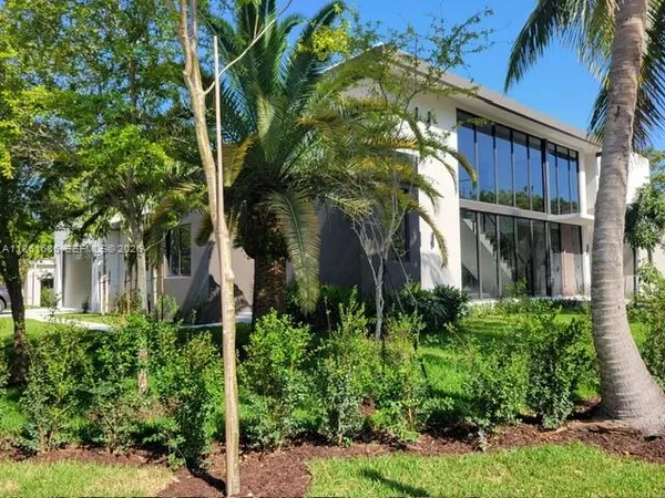 $4,695,000 | 6250 Southwest 78th Street, South Miami, FL 33143