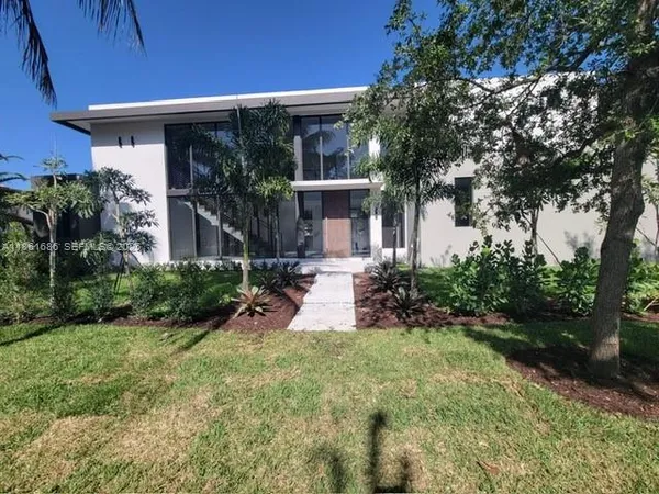 $4,695,000 | 6250 Southwest 78th Street, South Miami, FL 33143