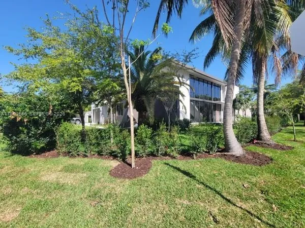 $4,695,000 | 6250 Southwest 78th Street, South Miami, FL 33143