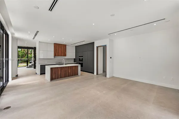 $4,695,000 | 6250 Southwest 78th Street, South Miami, FL 33143