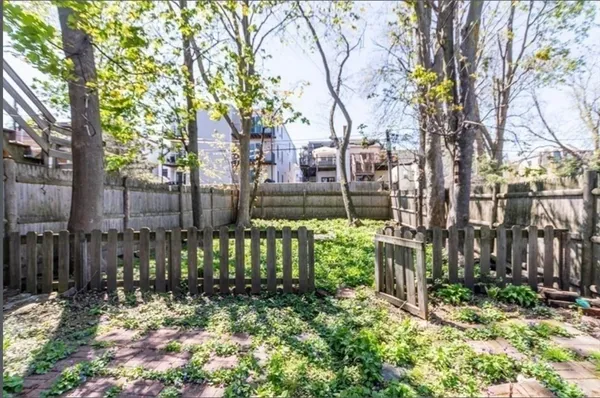 $4,650 | 859 East Broadway, Unit 2, Boston, MA 02127