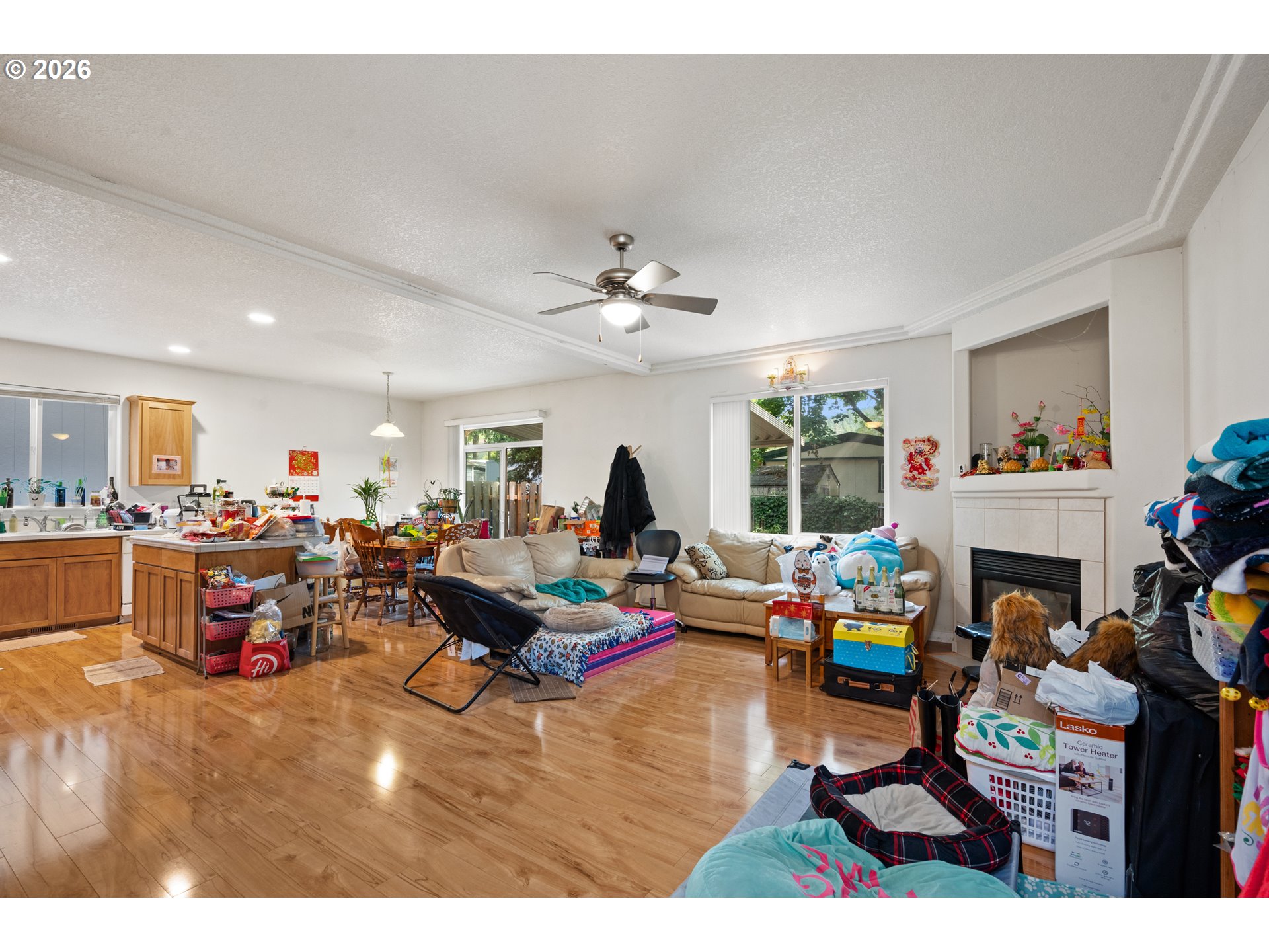 19230 Southwest Rosedale Court Beaverton, OR 97007 - Photo 6 of 41 Gallery Image 6