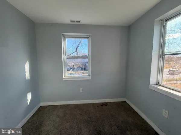 a view of livingroom with furniture