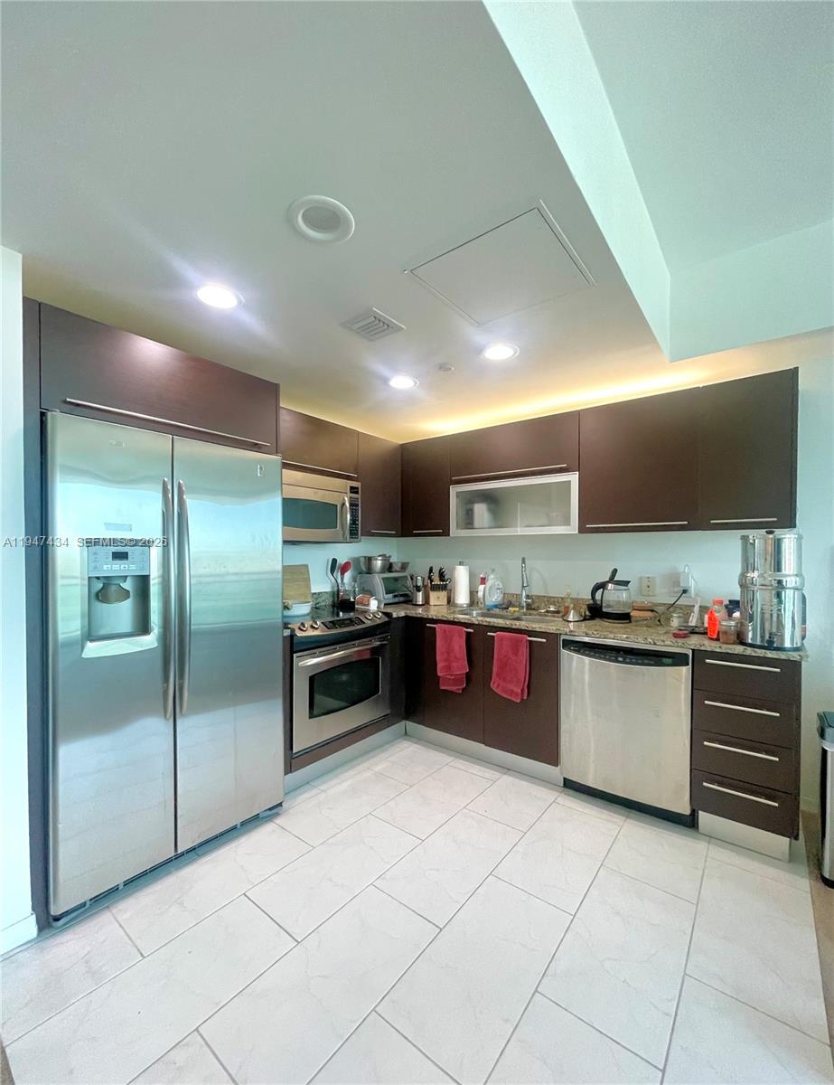 951 Brickell Avenue, Unit 3309 Miami, FL 33131 - Photo 10 of 41