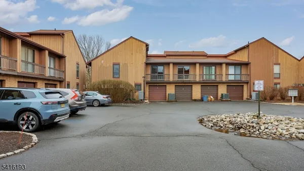 $3,200 | 118 Bluebird Drive, Unit 4A, Hillsborough, NJ 08844