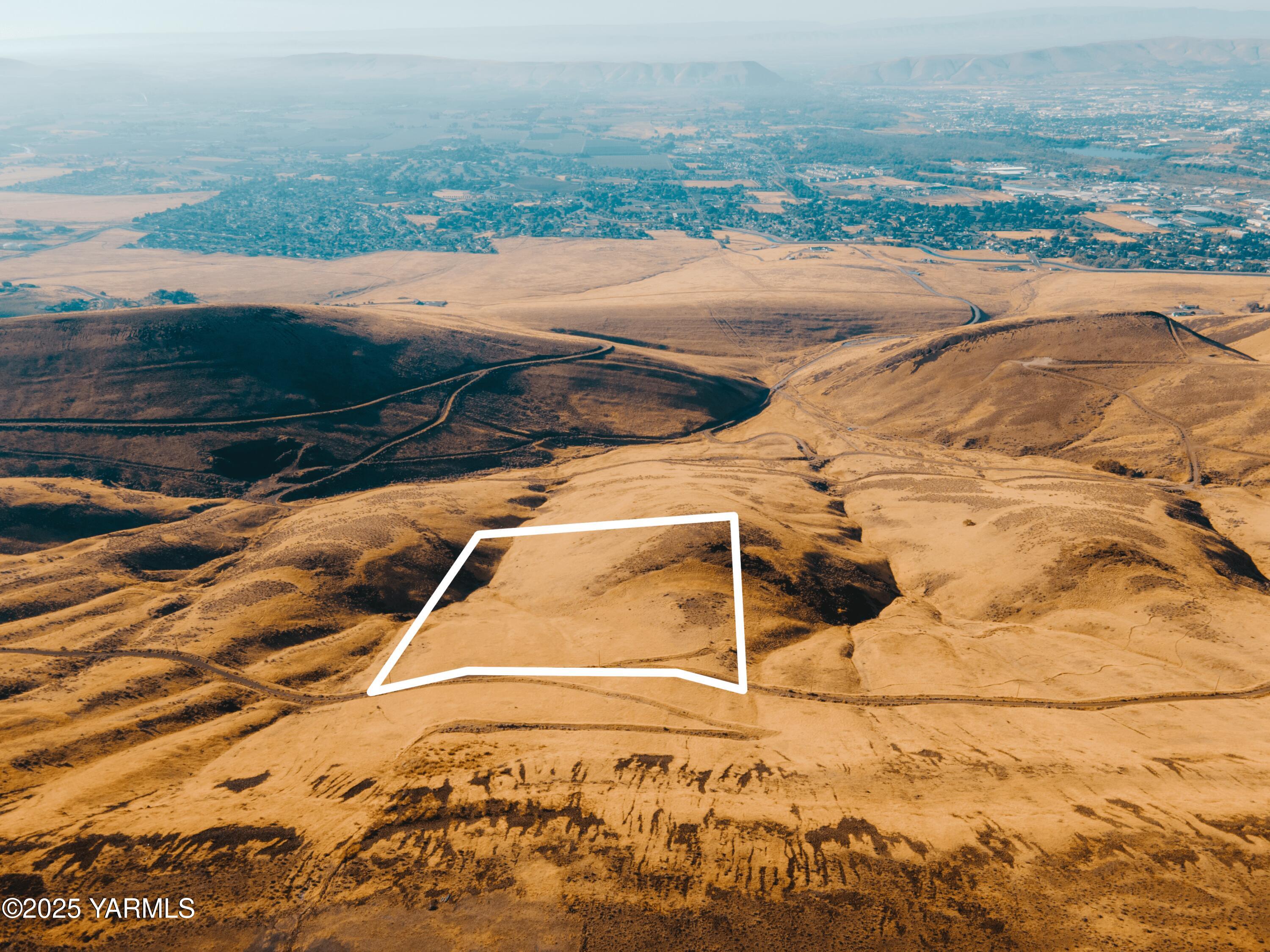 a view of an outdoor space