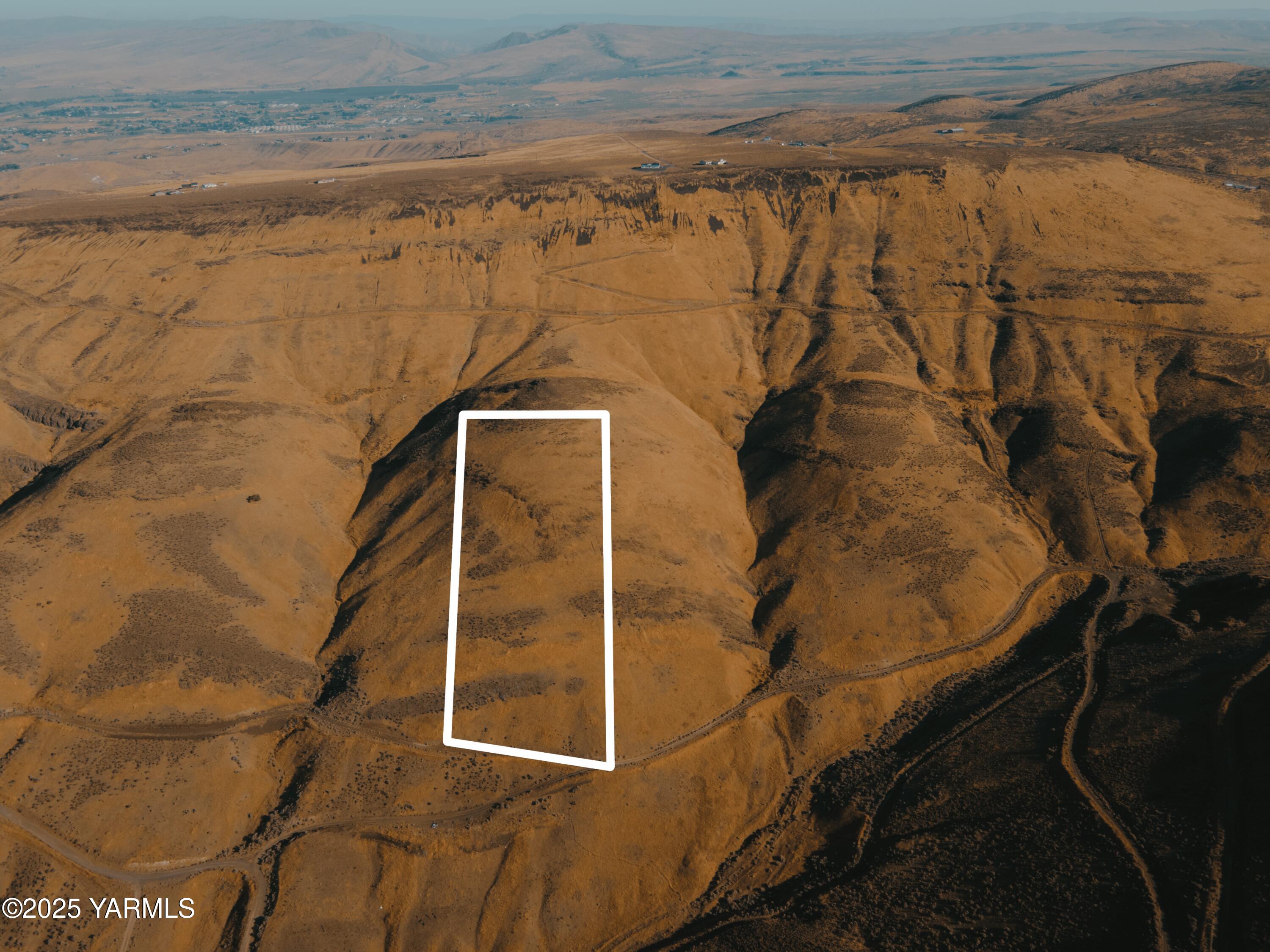 Nka Barrs Road Yakima, WA 98901 - Photo 4 of 14 a bathroom with a shower