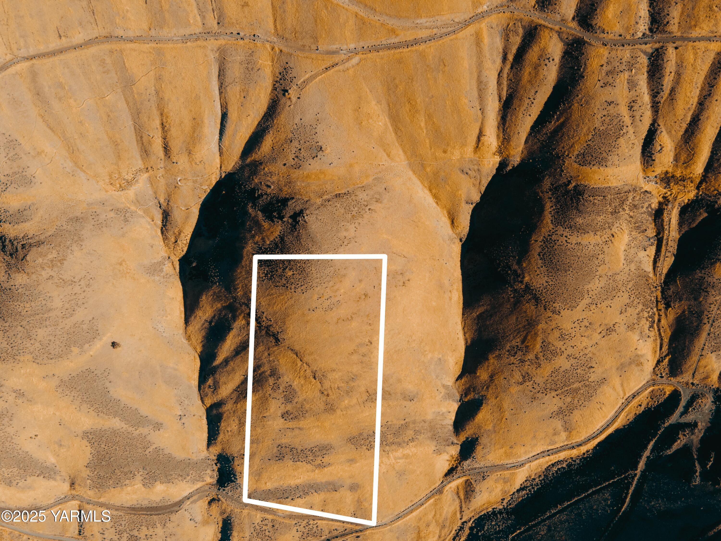 Nka Barrs Road Yakima, WA 98901 - Photo 5 of 14 a view of a door