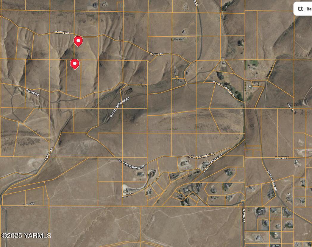 Nka Barrs Road Yakima, WA 98901 - Photo 8 of 14 a bathroom with a mirror and shower