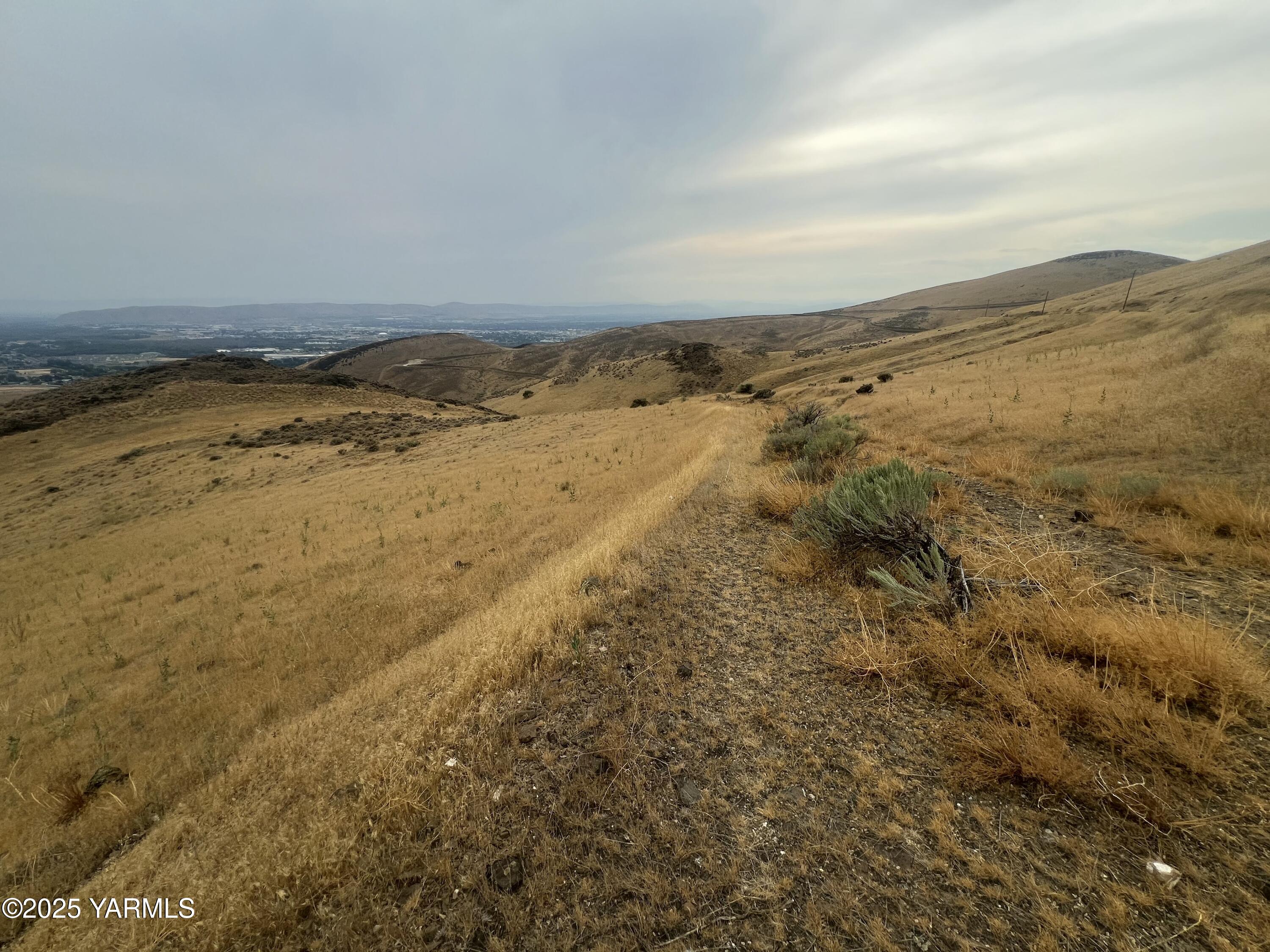 Nka Barrs Road Yakima, WA 98901 - Photo 9 of 14 a view of beach and ocean