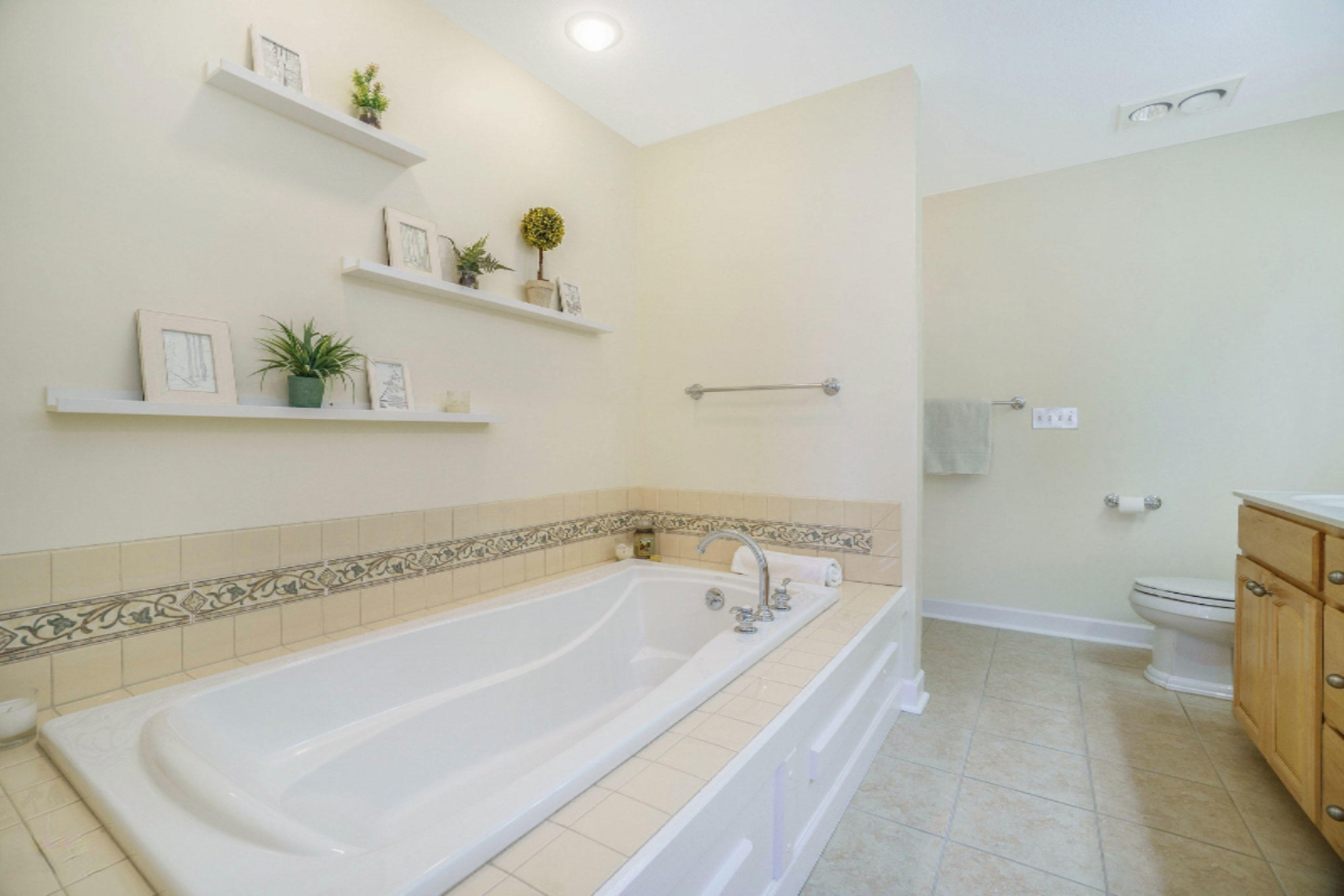 6706 Lakeshore Road Manistee, MI 49660 - Photo 15 of 30 Master BA with soaking tub and shower