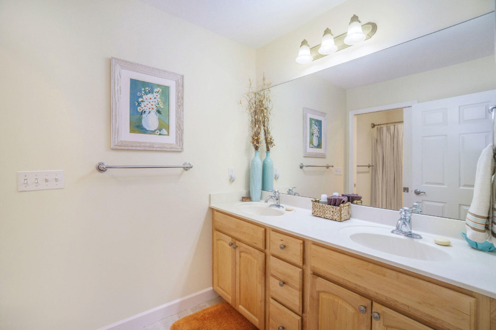 6706 Lakeshore Road Manistee, MI 49660 - Photo 21 of 30 Hall Bathroom with Shower/Tub