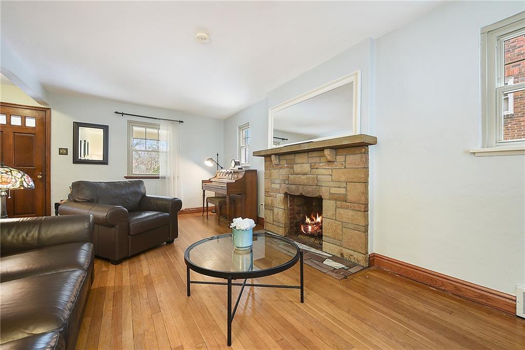 28 Leon Road Pittsburgh, PA 15220 - Photo 3 of 25 Gallery Image 3