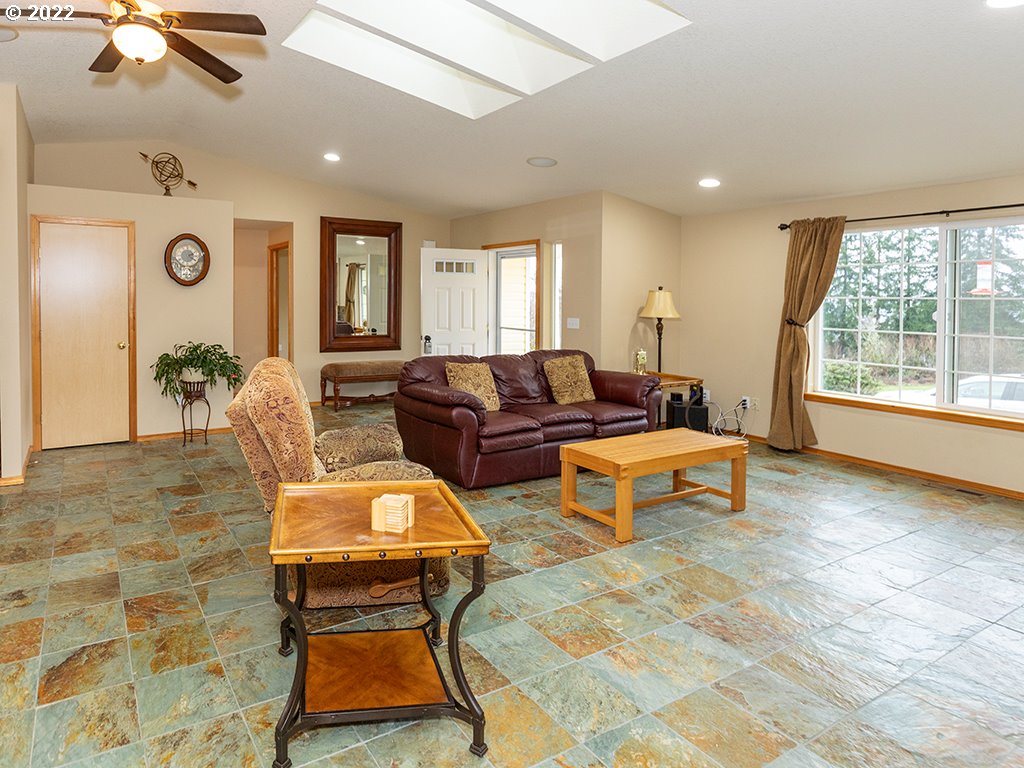 502 Walker Road Kelso, WA 98626 - Photo 7 of 32 Gallery Image 7