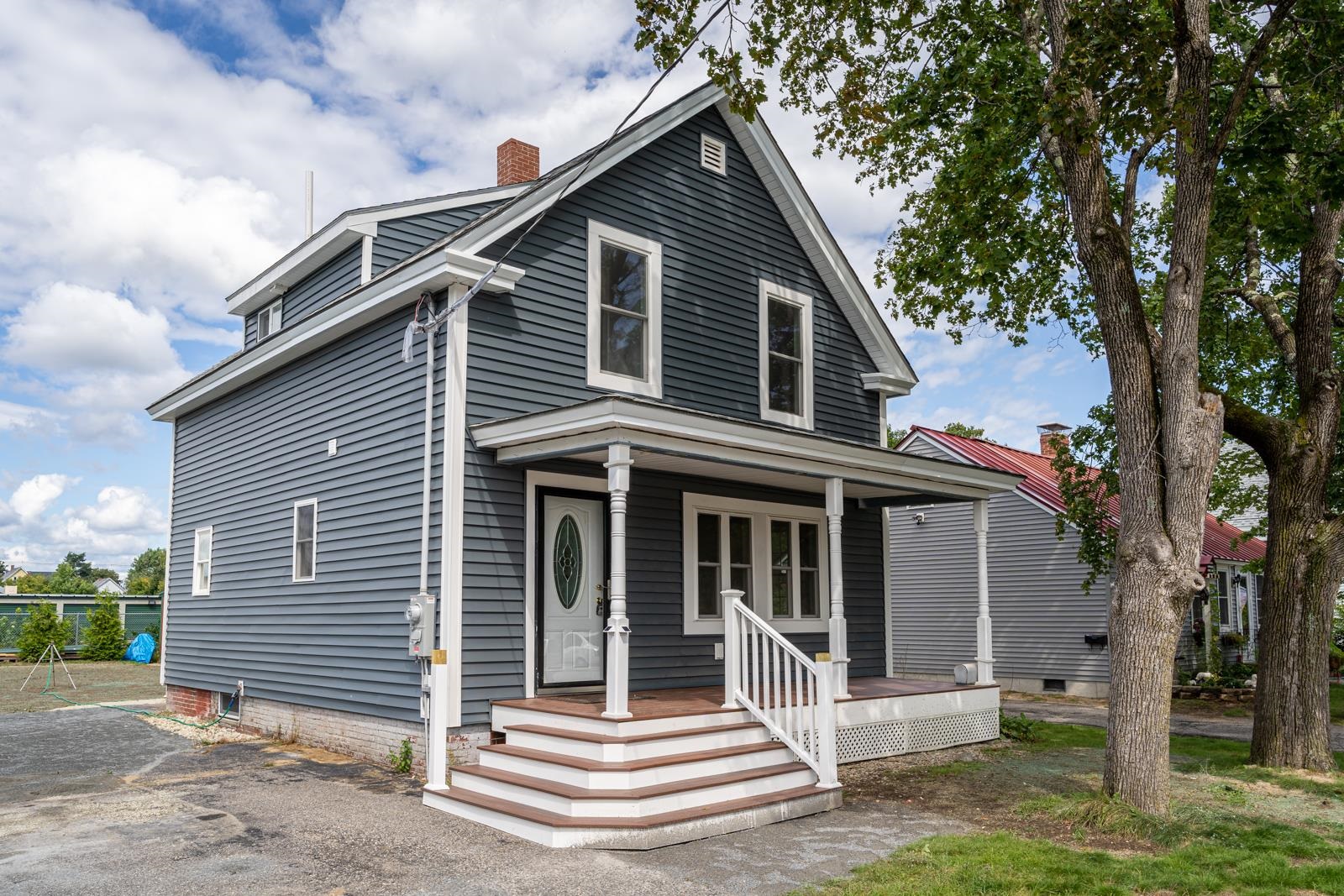 19 Farrington Street Rochester, NH 03867 - Photo 2 of 24