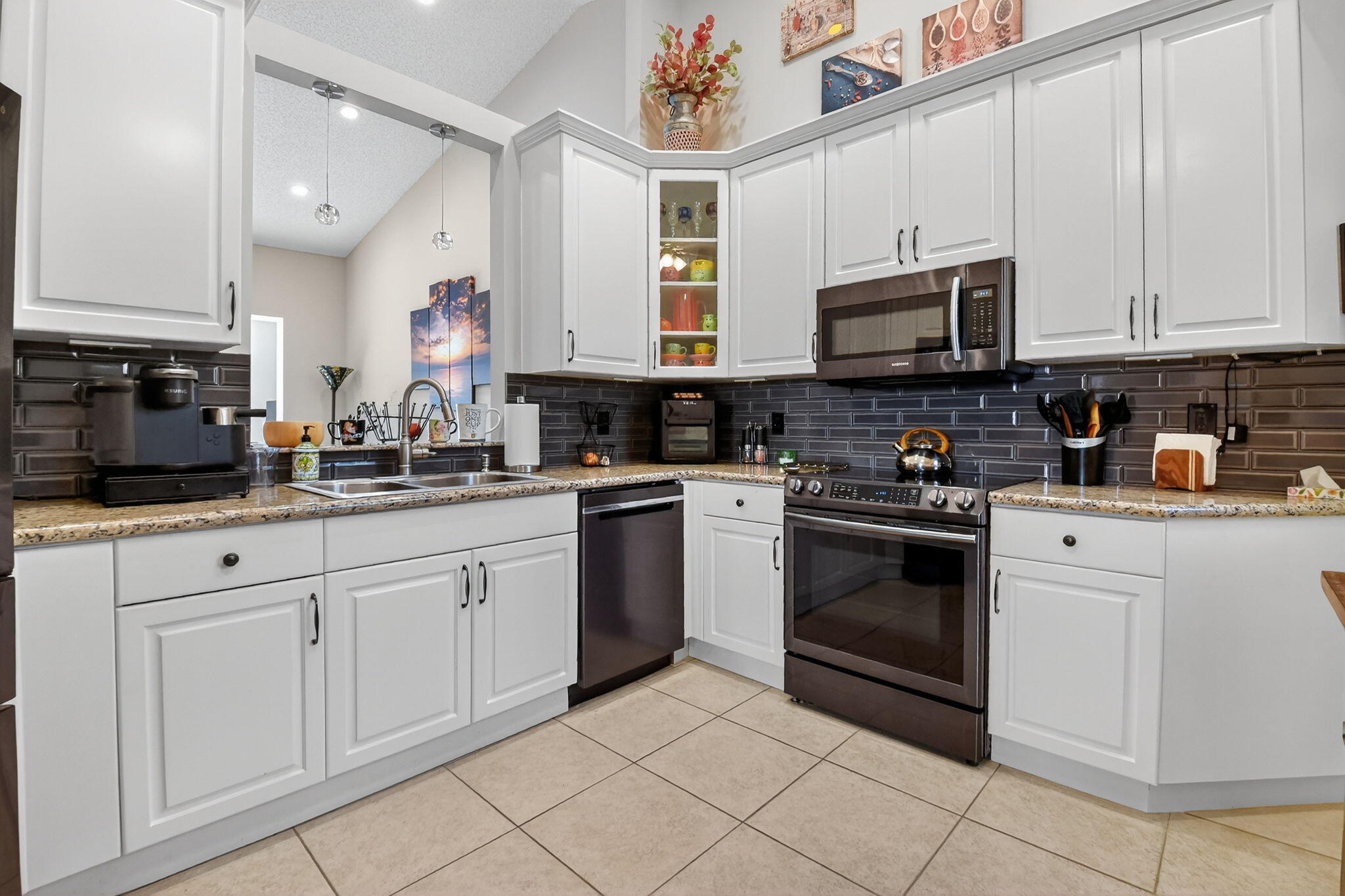 6210 Heliconia Road Delray Beach, FL 33484 - Photo 13 of 53 13-web-or-mls-DSC_6163