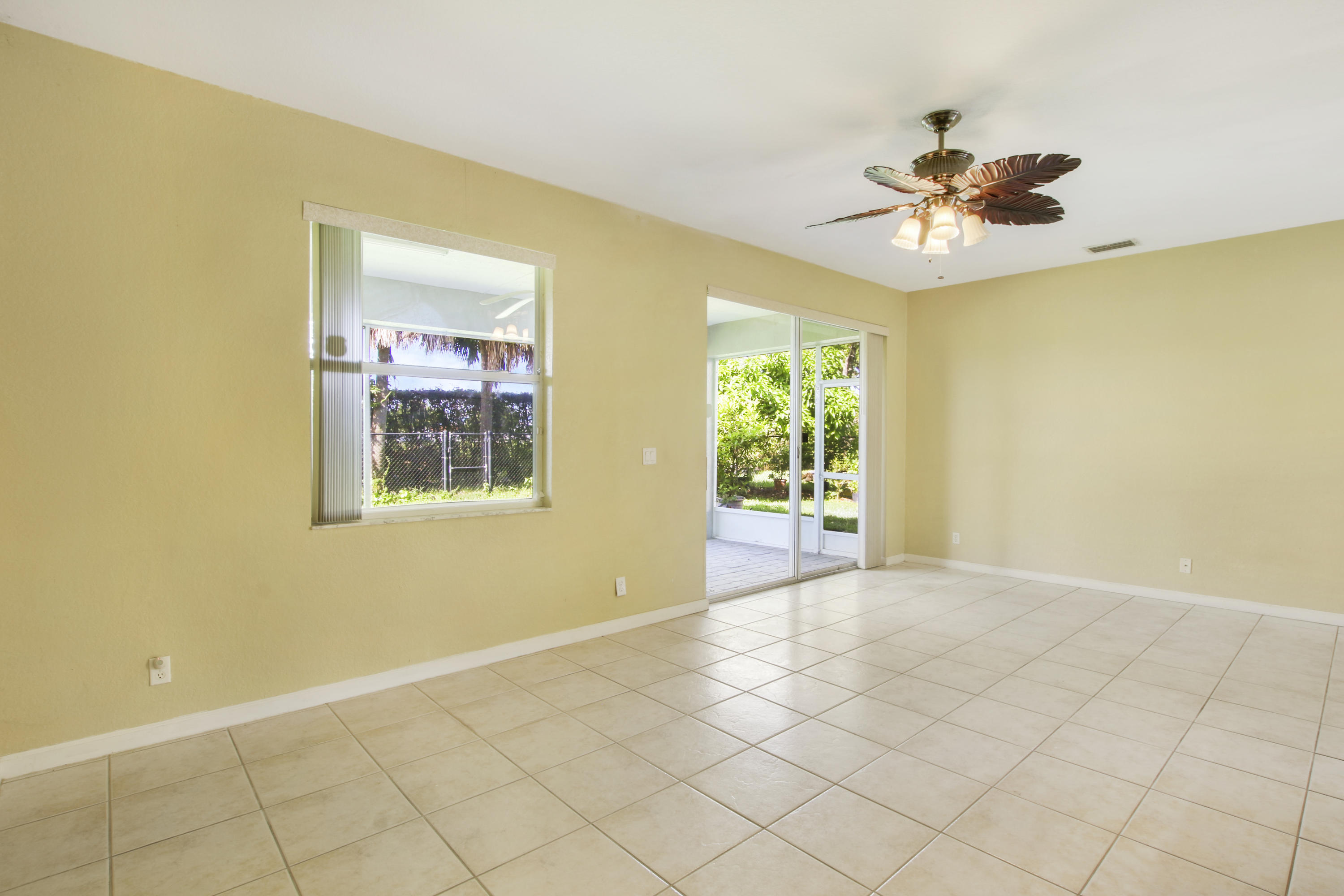 1257 Rose Gate Boulevard Riviera Beach, FL 33404 - Photo 8 of 32 Family Room/Eating Area/Kitchen