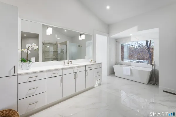 $3,988,000 | 475 Fence Row Drive, Fairfield, CT 06824