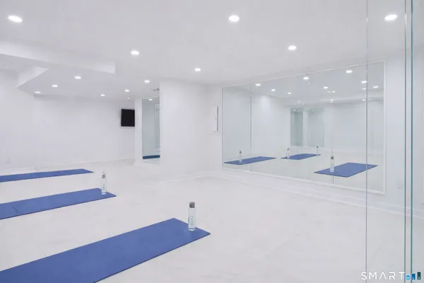 $3,988,000 | 475 Fence Row Drive, Fairfield, CT 06824