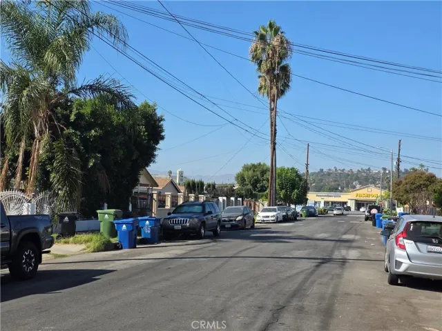 $2,295 | 11572 Amboy Avenue, San Fernando, CA 91340