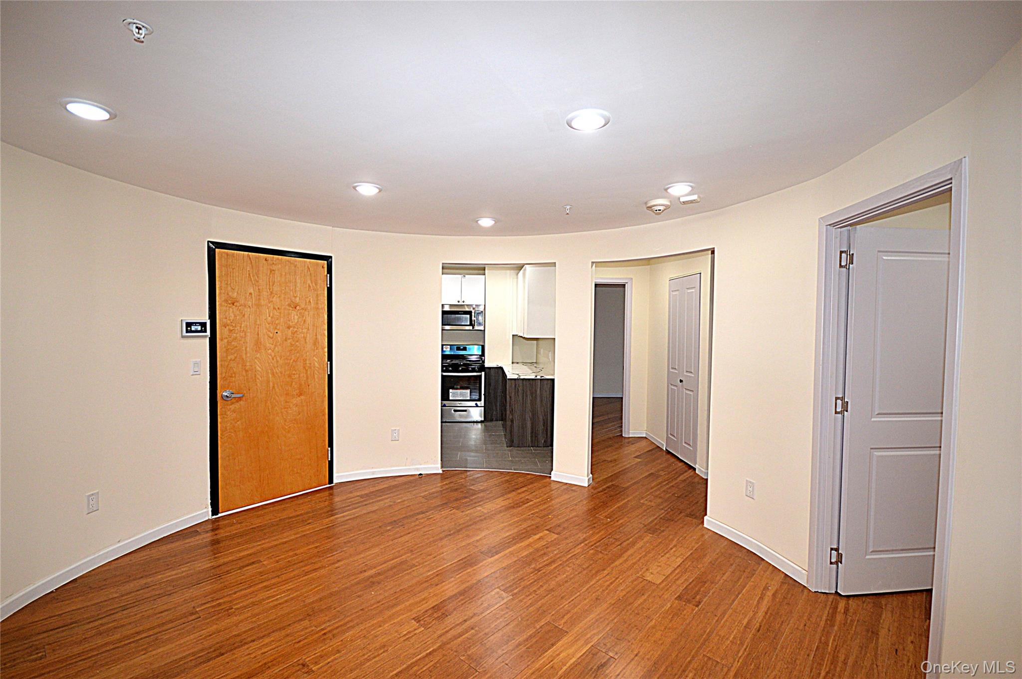 55 South Middle Neck Road, Unit 4C Great Neck, NY 11021 - Photo 5 of 11
