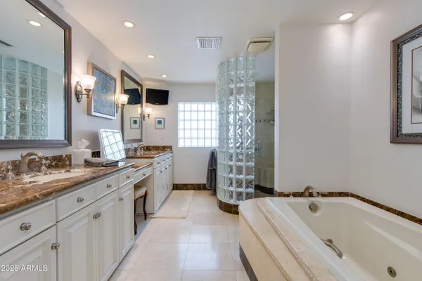 $1,895,000 | 2737 East Arizona Biltmore Circle, Unit 2, Phoenix, AZ 85016