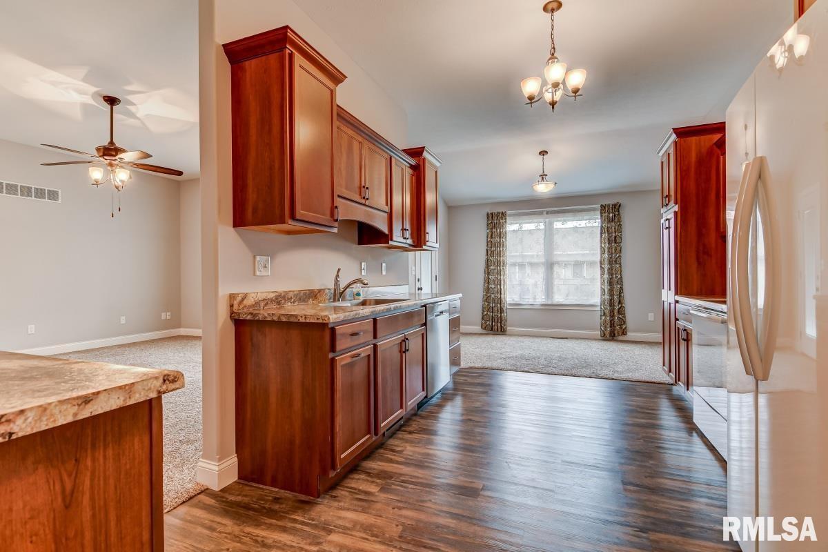 322 Butler Lane Chatham, IL 62629 - Photo 6 of 31 Gallery Image 6