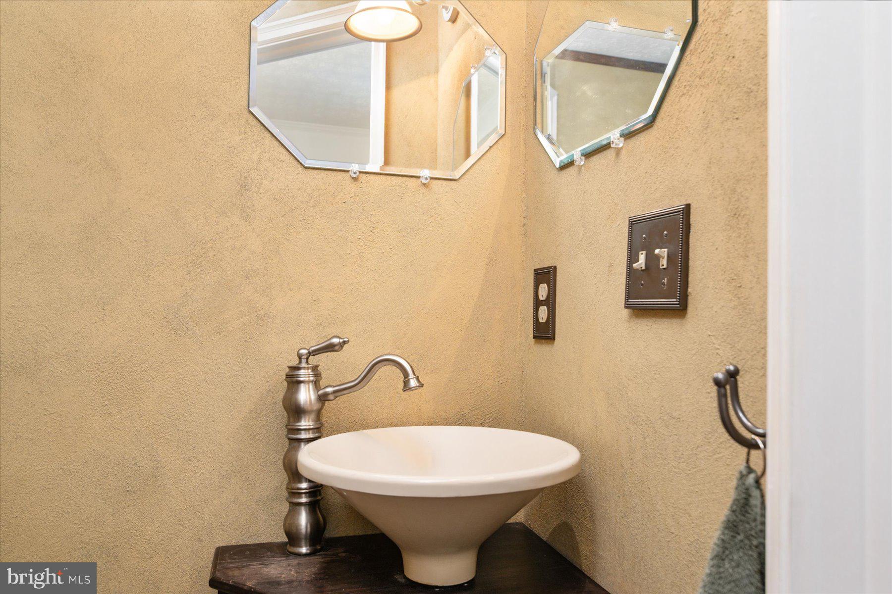 725 Dayspring Drive Odenton, MD 21113 - Photo 9 of 61 Main Floor Powder Room