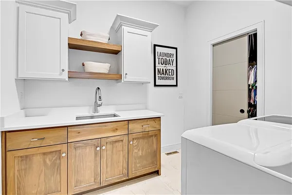 $1,250,000 | 17029 King Street, Overland Park, KS 66221