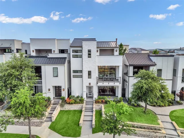 a view of multiple houses with a yard