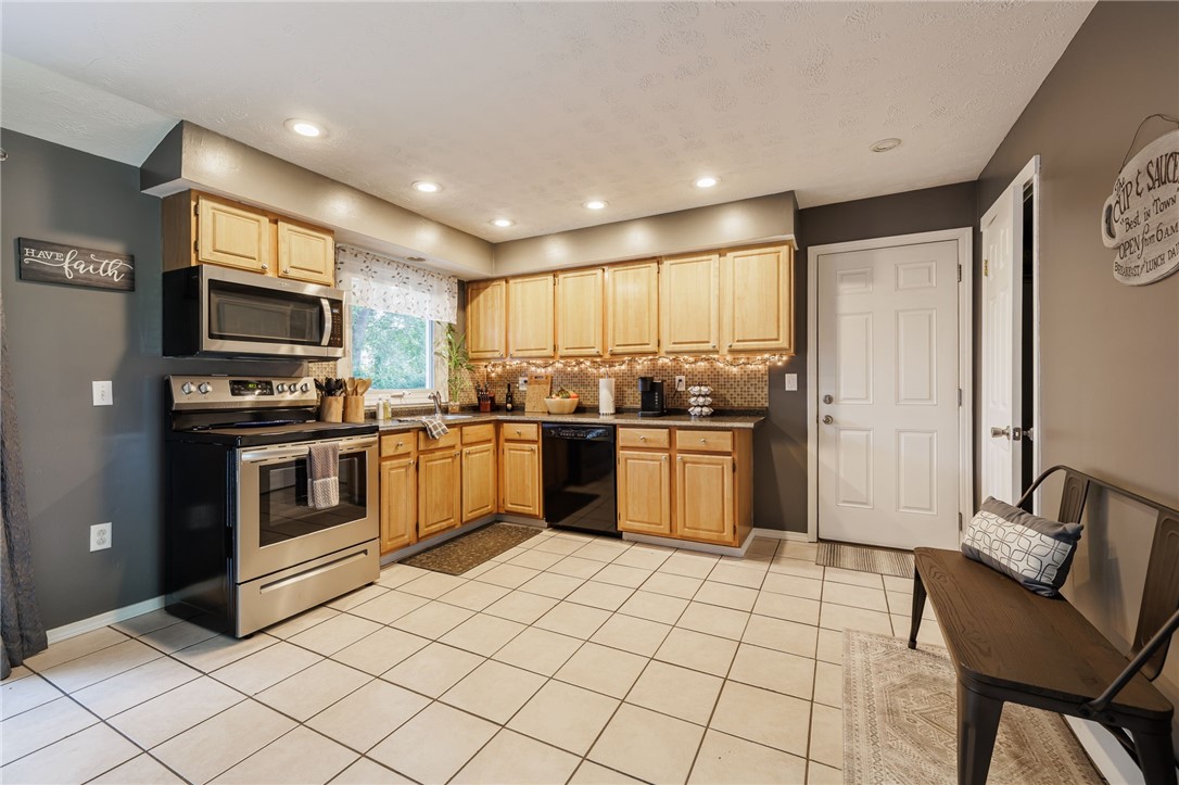 44 Ransford Avenue Irondequoit, NY 14622 - Photo 9 of 27