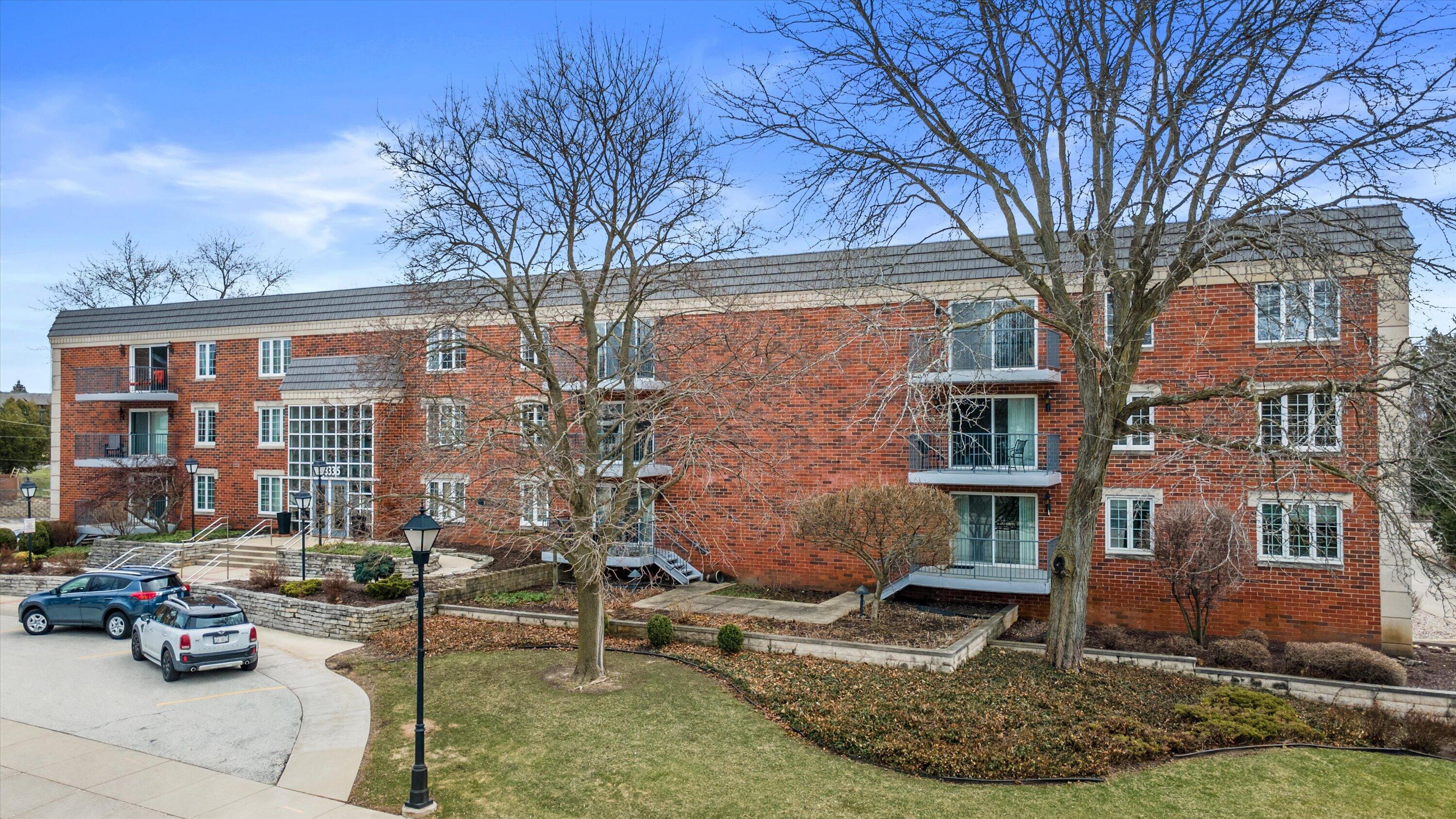 13335 Watertown Plank Road, Unit 105 Elm Grove, WI 53122 - Photo 4 of 40 Elm Grove Terrace condo