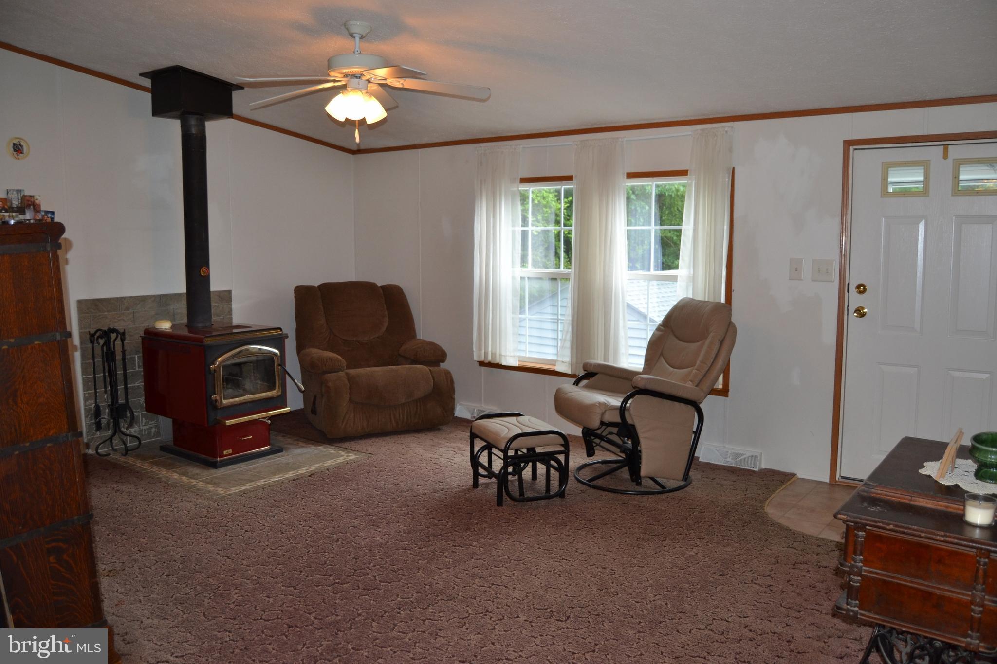 4901 Church View Road Zionsville, PA 18092 - Photo 4 of 42 Living room