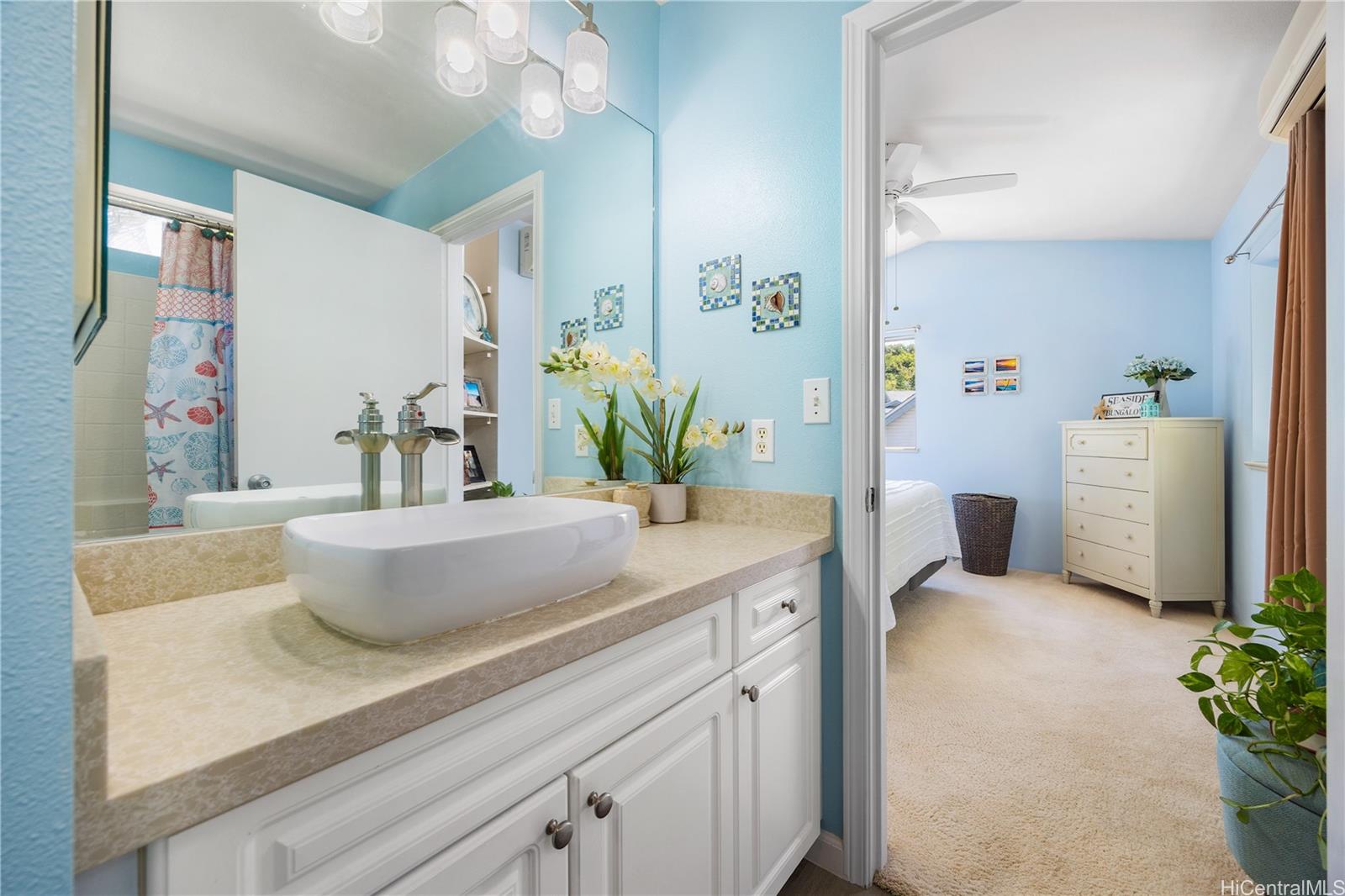 95-971 Wikao Street, Unit 11 Mililani, HI 96789 - Photo 17 of 24 a view of living room