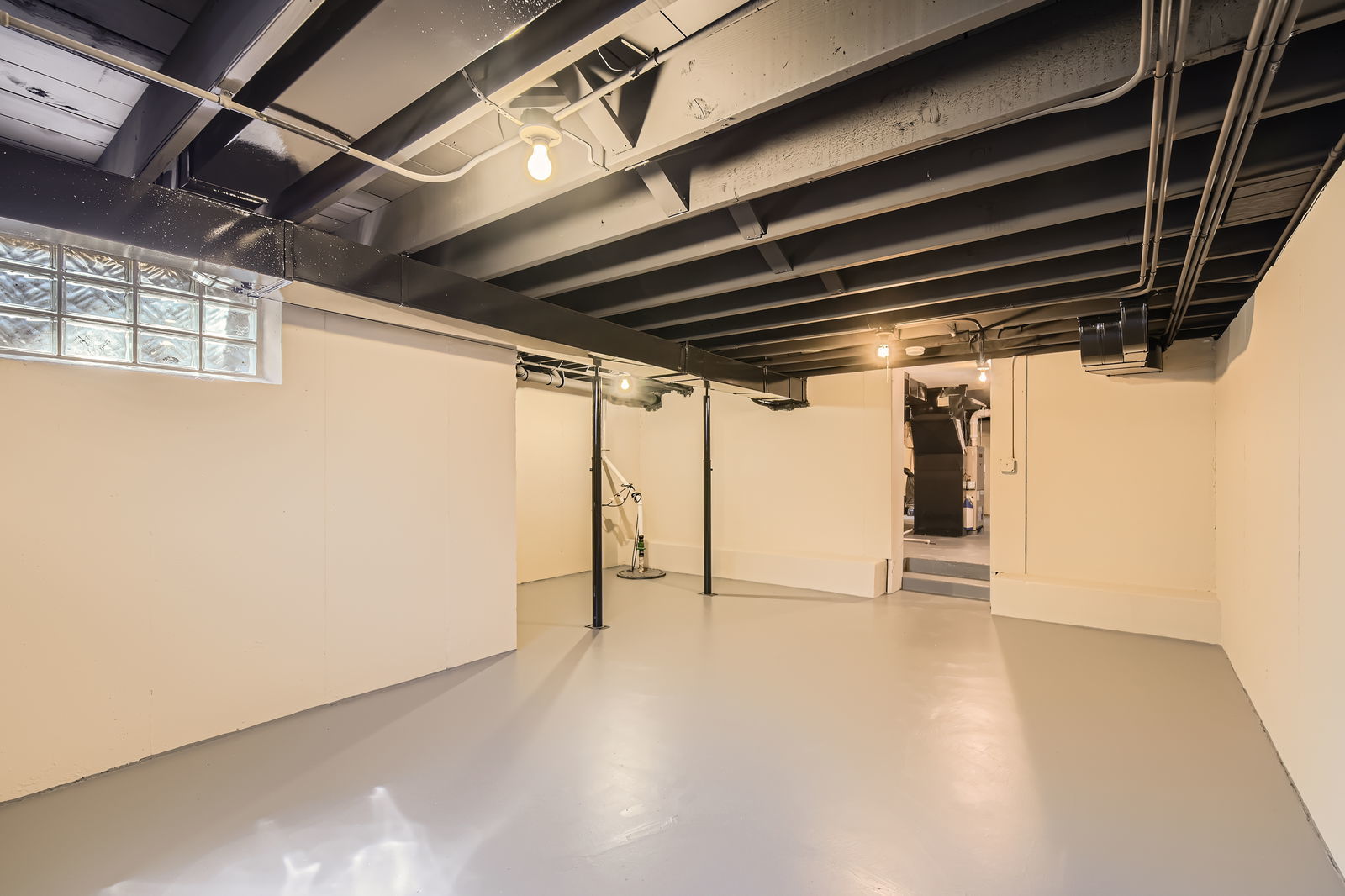 327 Southcote Road Riverside, IL 60546 - Photo 24 of 35 a view of small space