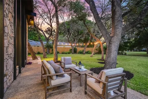 a view of a garden with patio