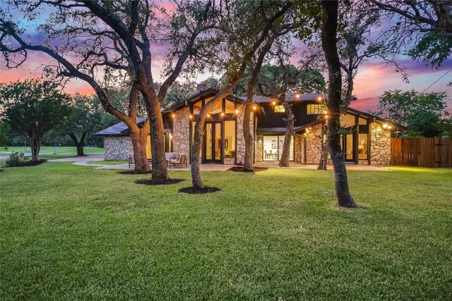$950,000 | 9112 Balcones Club Drive, Austin, TX 78750