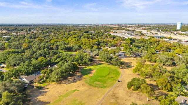 $950,000 | 9112 Balcones Club Drive, Austin, TX 78750