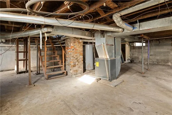 $130,000 | 301 East Mitchell Street, Marshall, MO 65340