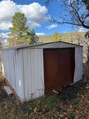 a view of a dry yard